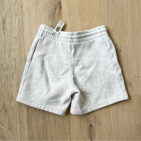 NEW Aritzia TNA Sweatshorts - Picture 4 of 8